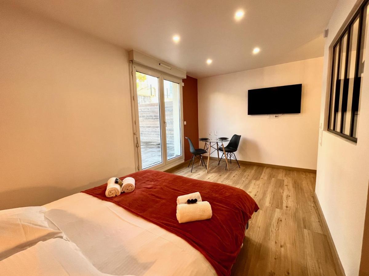 Studio Avec Grande Terrasse Et Parking Privatifs ก็อง ภายนอก รูปภาพ